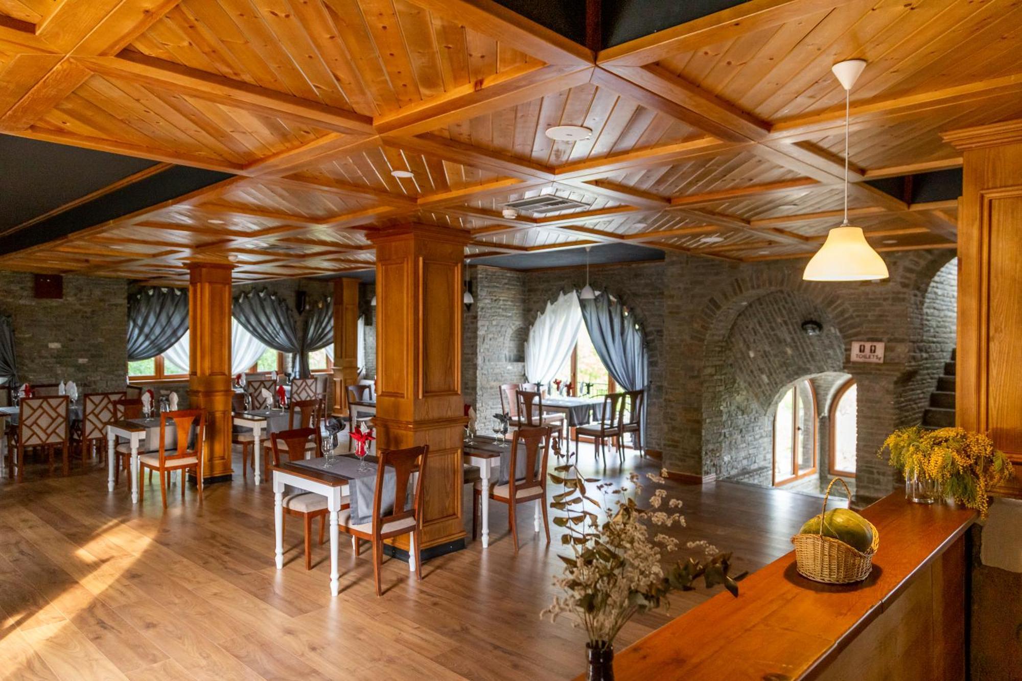 Hotel Restaurant Emblema Petrele ภายนอก รูปภาพ