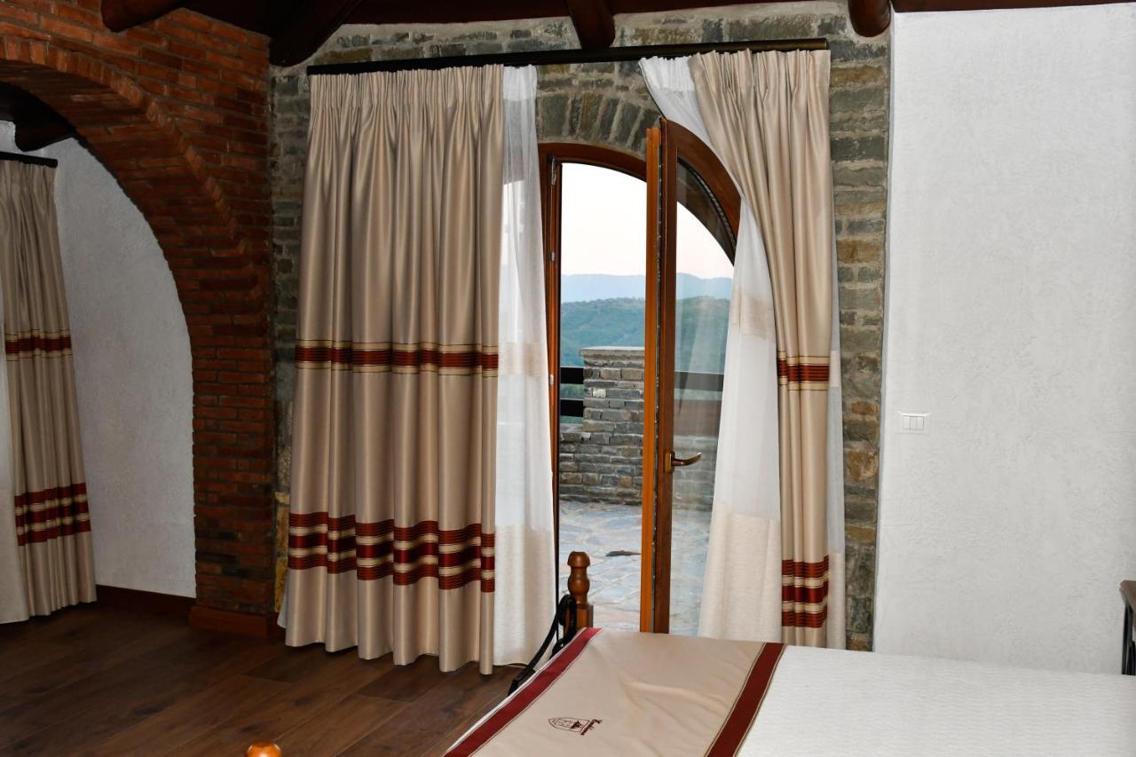 Hotel Restaurant Emblema Petrele ภายนอก รูปภาพ