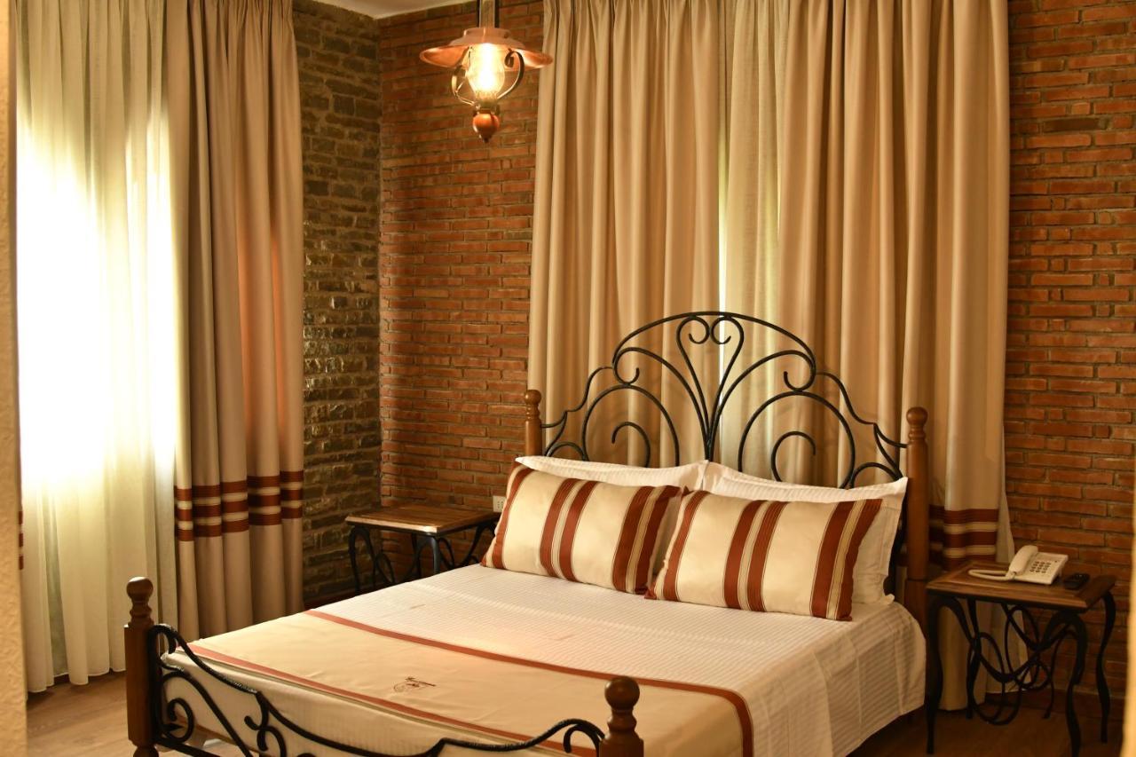 Hotel Restaurant Emblema Petrele ภายนอก รูปภาพ