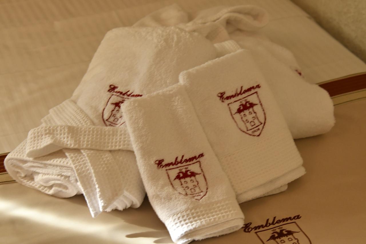 Hotel Restaurant Emblema Petrele ภายนอก รูปภาพ