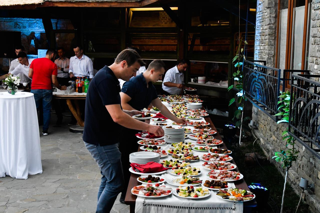 Hotel Restaurant Emblema Petrele ภายนอก รูปภาพ