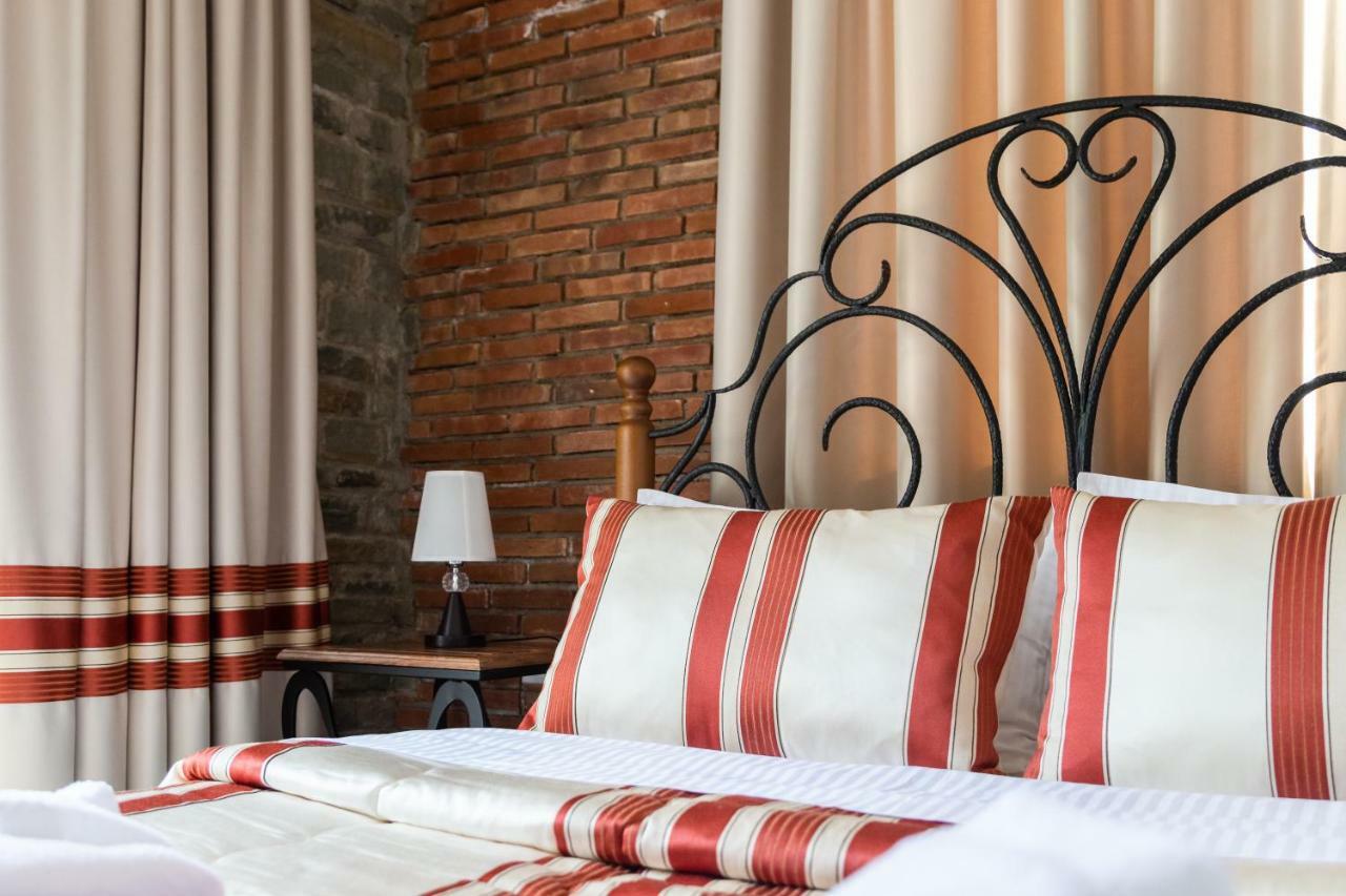 Hotel Restaurant Emblema Petrele ภายนอก รูปภาพ